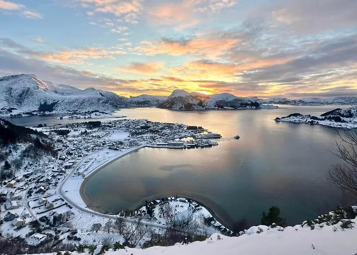 Skogstad Holiday Home